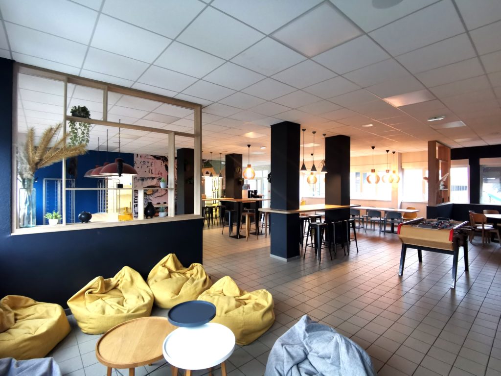 habitat jeunes self et salle de restauration