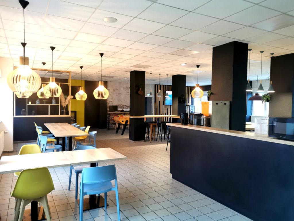 habitat jeunes self et salle de restauration