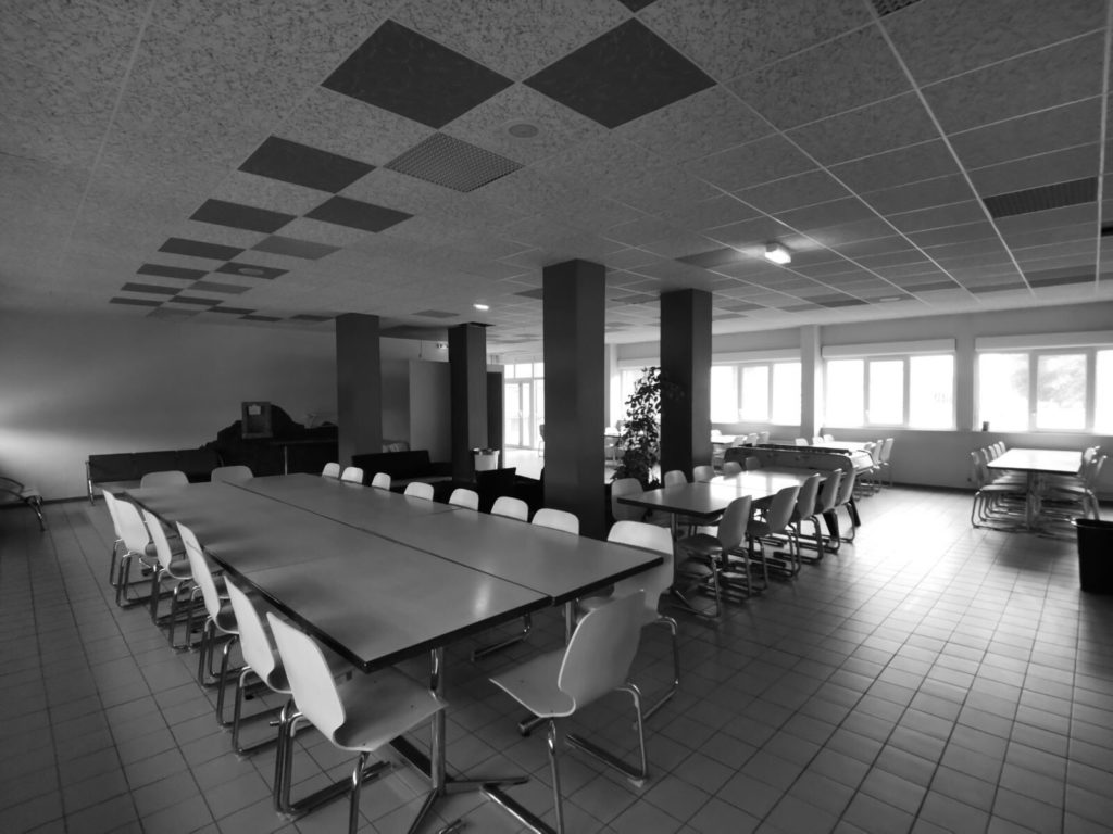 habitat jeunes self et salle de restauration avant